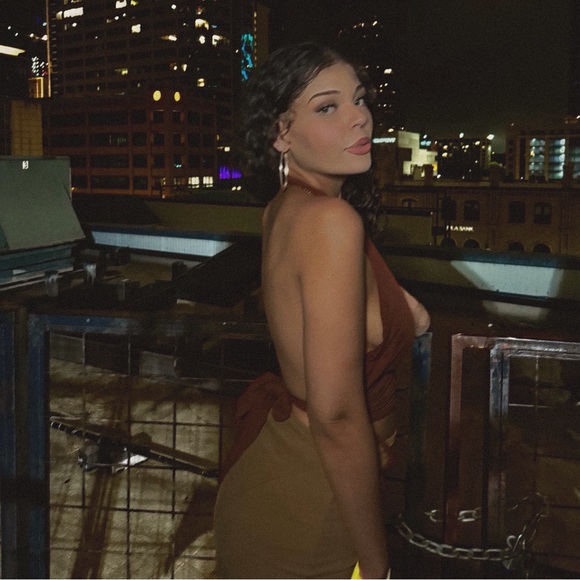 Meet your Posher, Emily - Picture 4 of 4